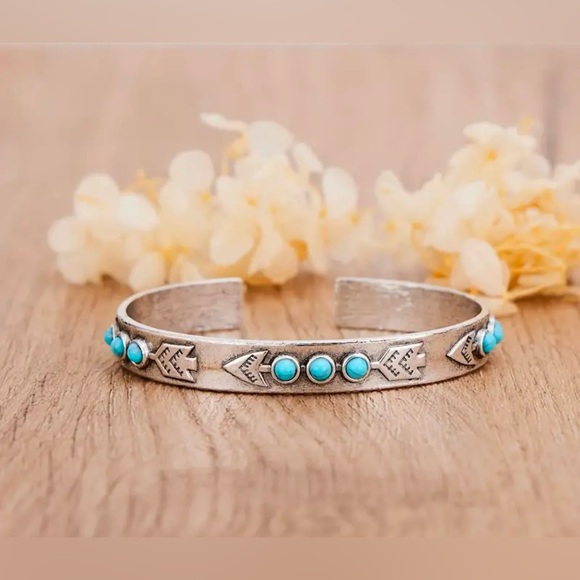 NEW Women’s Cuff Bangle Arrow Design Faux Turquoise Bracelet, adjustable, boho - Picture 4 of 6